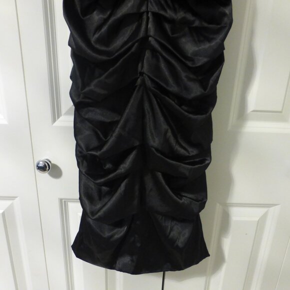 LE CHATEAU black silky satin ruched cocktail party midi dress - Picture 8 of 10